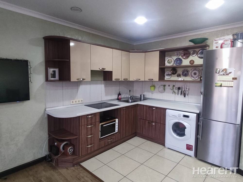 Продается 1-комнатная квартира, 53 м²