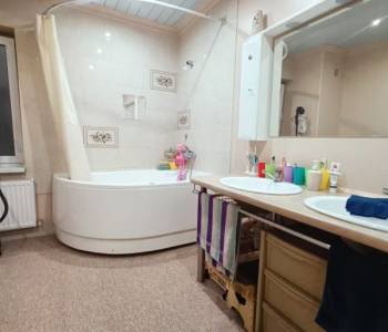 Продается Дом, 200 м²