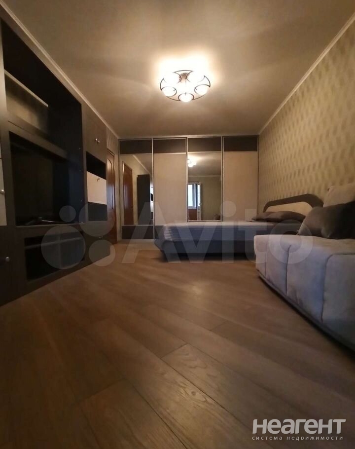 Продается 1-комнатная квартира, 49 м²