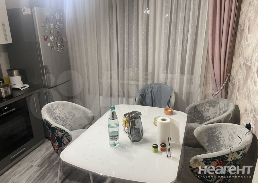 Продается 1-комнатная квартира, 44 м²