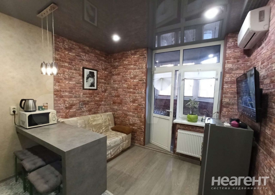 Продается 1-комнатная квартира, 42 м²