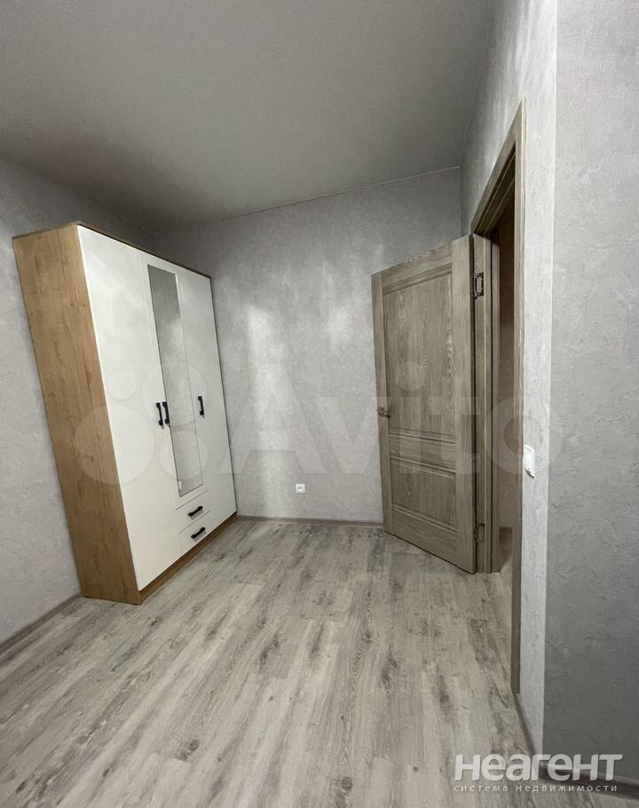 Продается 1-комнатная квартира, 32 м²