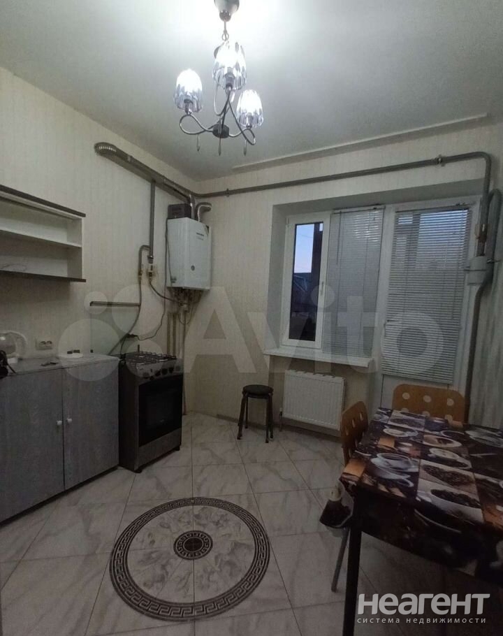 Сдается 1-комнатная квартира, 38 м²