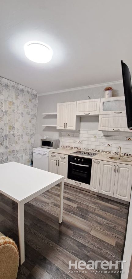 Продается 1-комнатная квартира, 42 м²