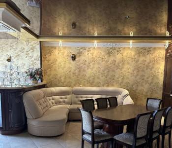 Продается 3-х комнатная квартира, 130 м²