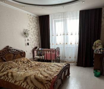 Продается 3-х комнатная квартира, 130 м²