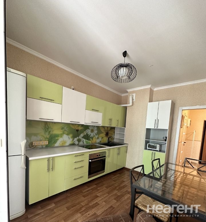 Сдается 1-комнатная квартира, 42 м²