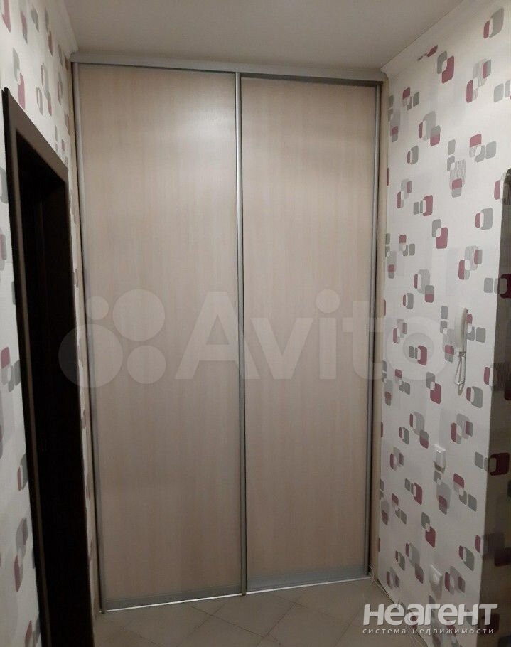 Продается 1-комнатная квартира, 42 м²