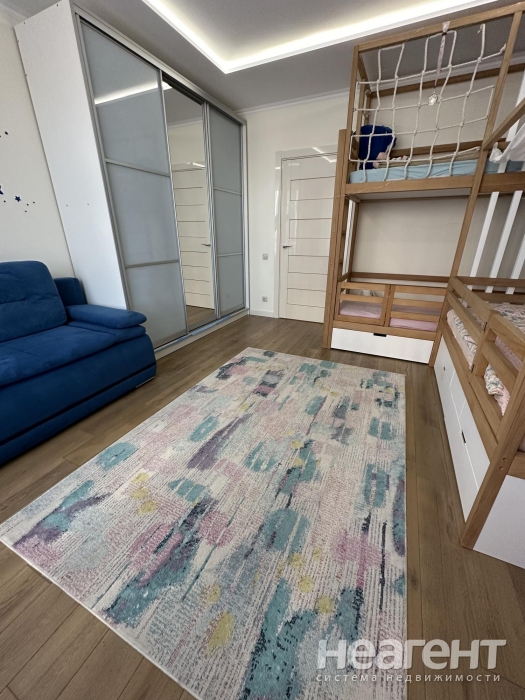 Продается 2-х комнатная квартира, 90 м²