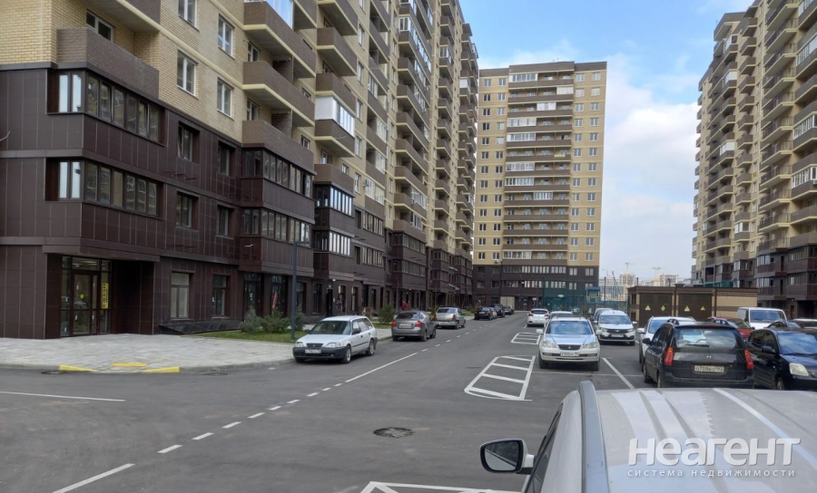 Продается 1-комнатная квартира, 38 м²