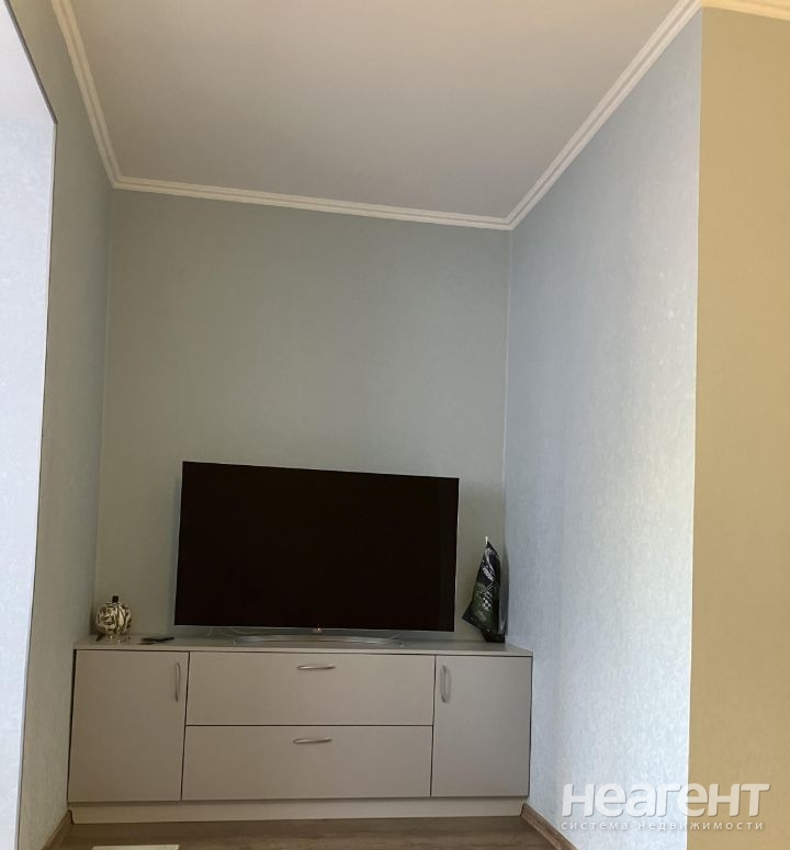 Продается 1-комнатная квартира, 54 м²