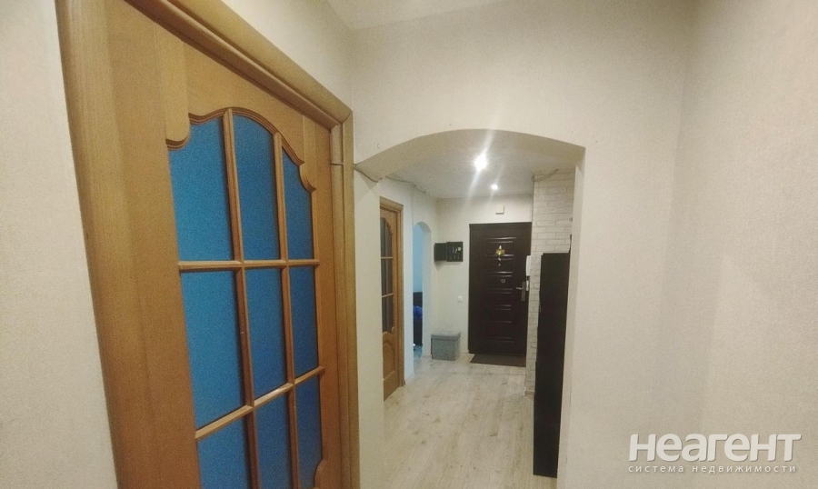 Продается Многокомнатная квартира, 77 м²