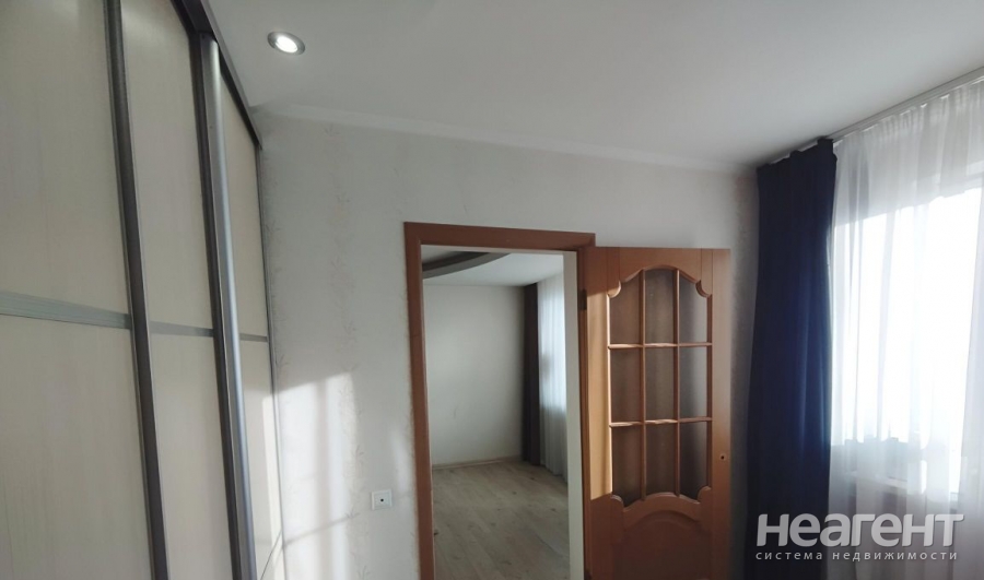 Продается Многокомнатная квартира, 77 м²