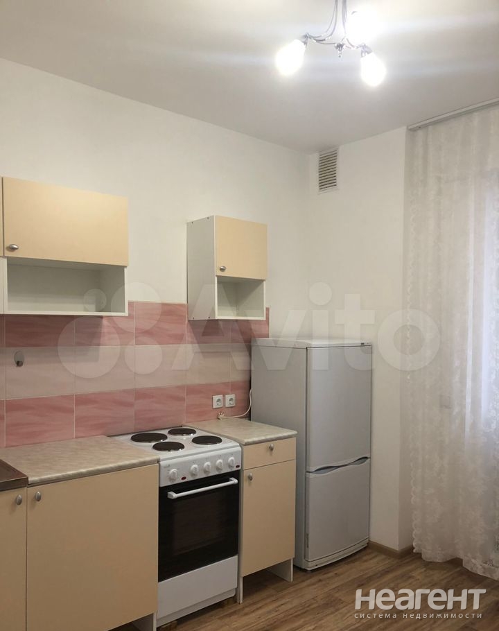 Сдается 1-комнатная квартира, 42 м²