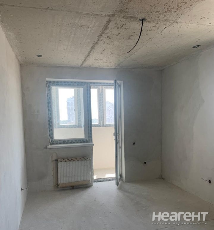 Продается 1-комнатная квартира, 37 м²