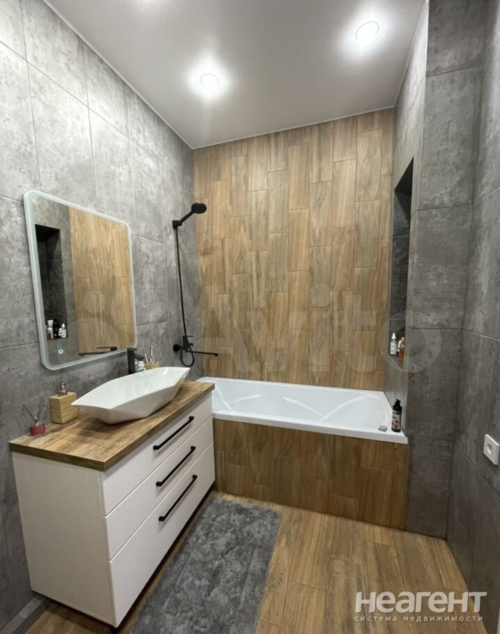 Продается 2-х комнатная квартира, 123 м²