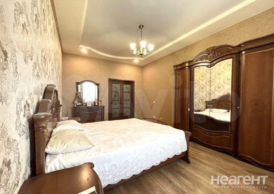 Продается 1-комнатная квартира, 71 м²