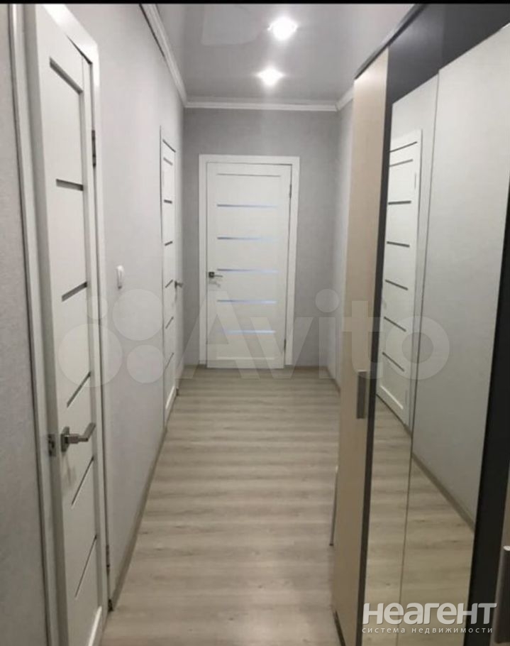 Продается 1-комнатная квартира, 42 м²