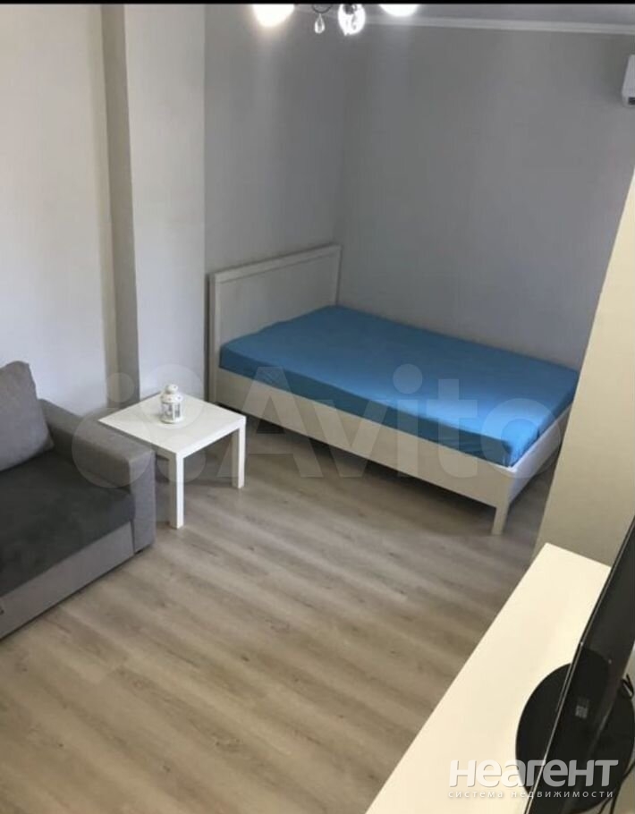 Продается 1-комнатная квартира, 42 м²