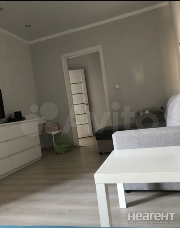 Продается 1-комнатная квартира, 42 м²