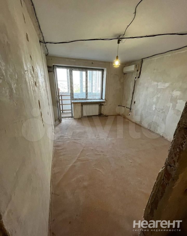 Продается 1-комнатная квартира, 42 м²