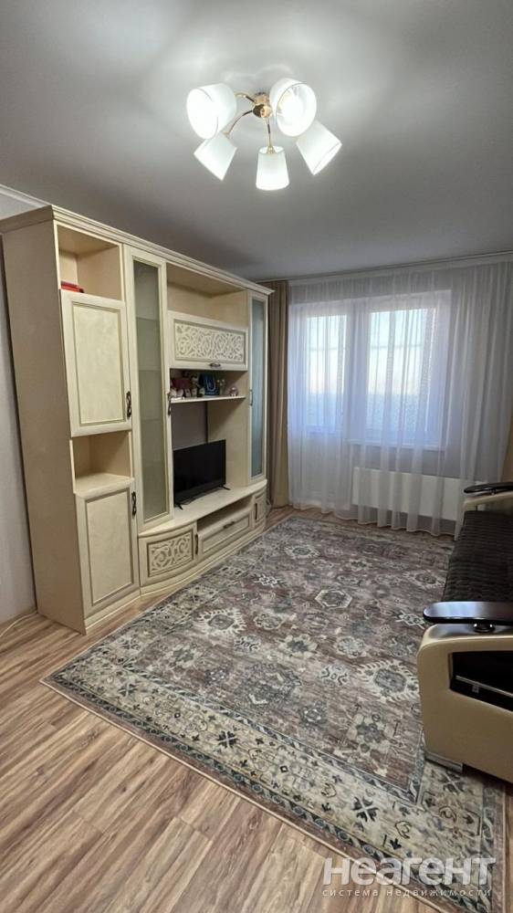 Продается 1-комнатная квартира, 38 м²