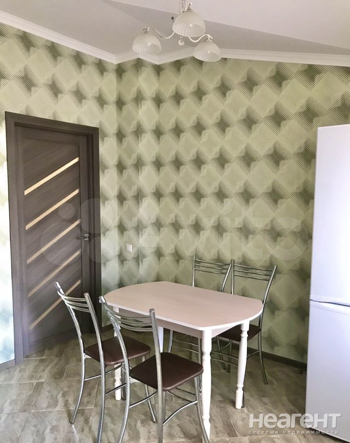 Продается 1-комнатная квартира, 42 м²