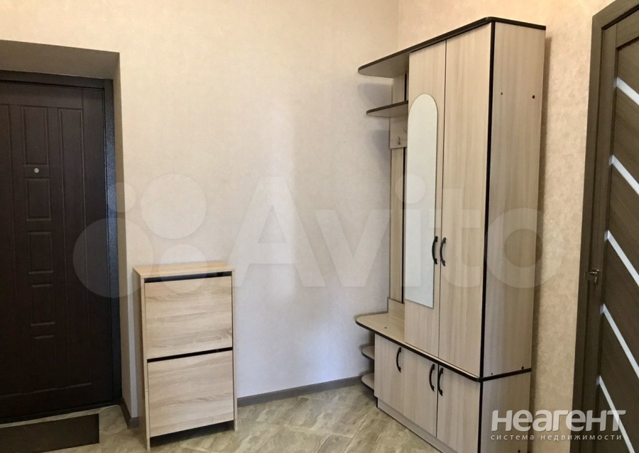 Продается 1-комнатная квартира, 42 м²