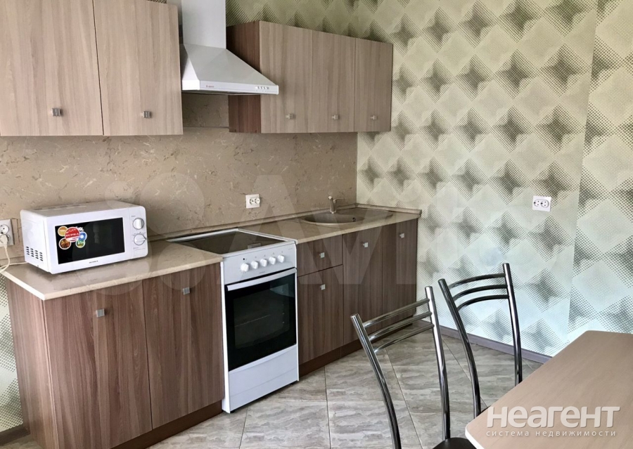 Продается 1-комнатная квартира, 42 м²