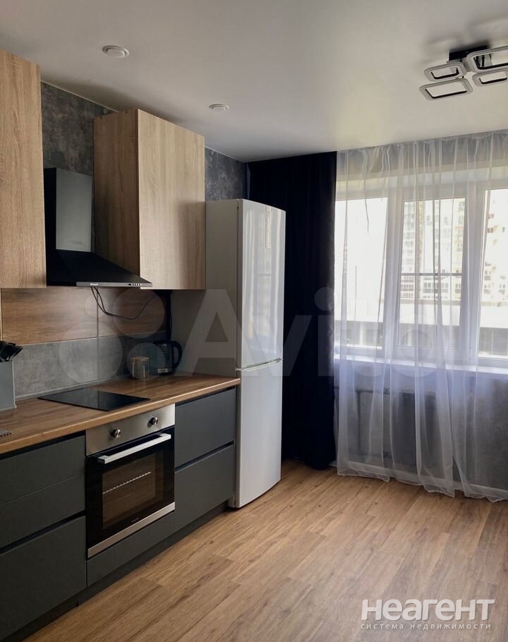 Продается 1-комнатная квартира, 37 м²