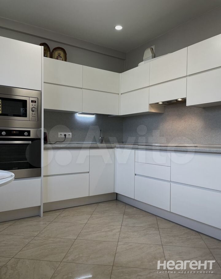 Продается 1-комнатная квартира, 43 м²