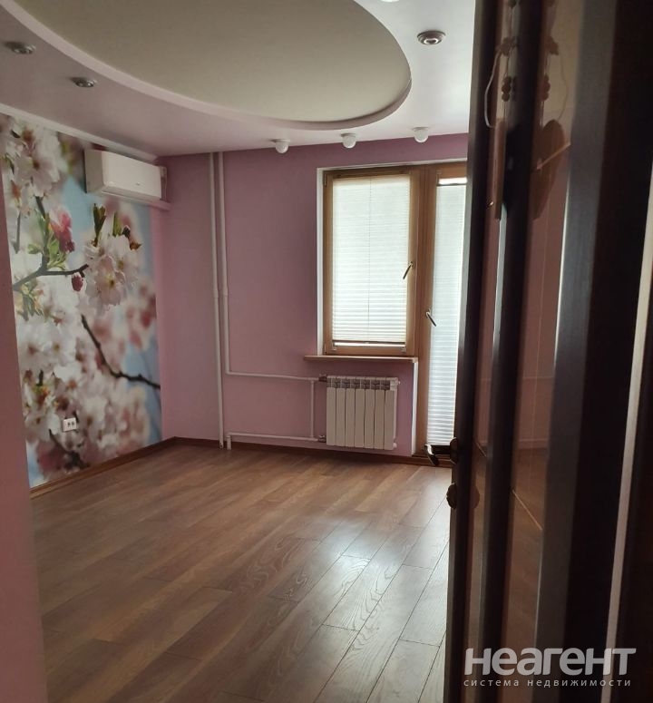 Сдается Многокомнатная квартира, 90 м²