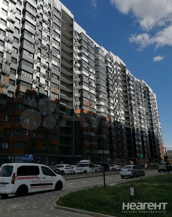 Продается 1-комнатная квартира, 42 м²