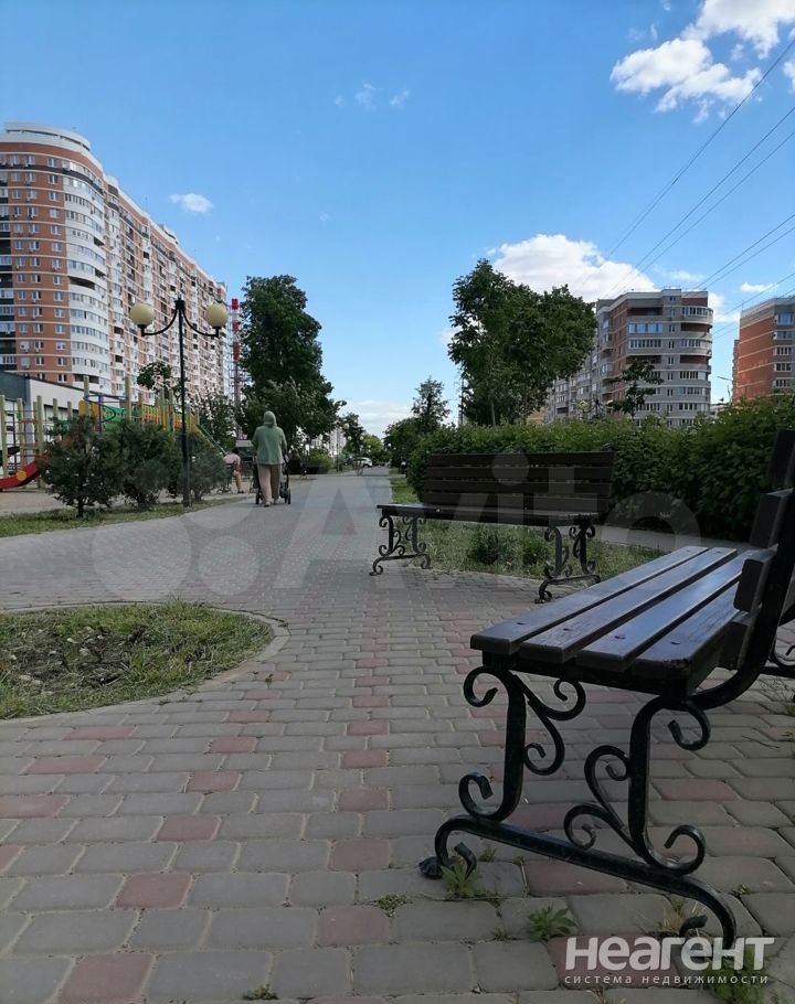 Продается 1-комнатная квартира, 42 м²