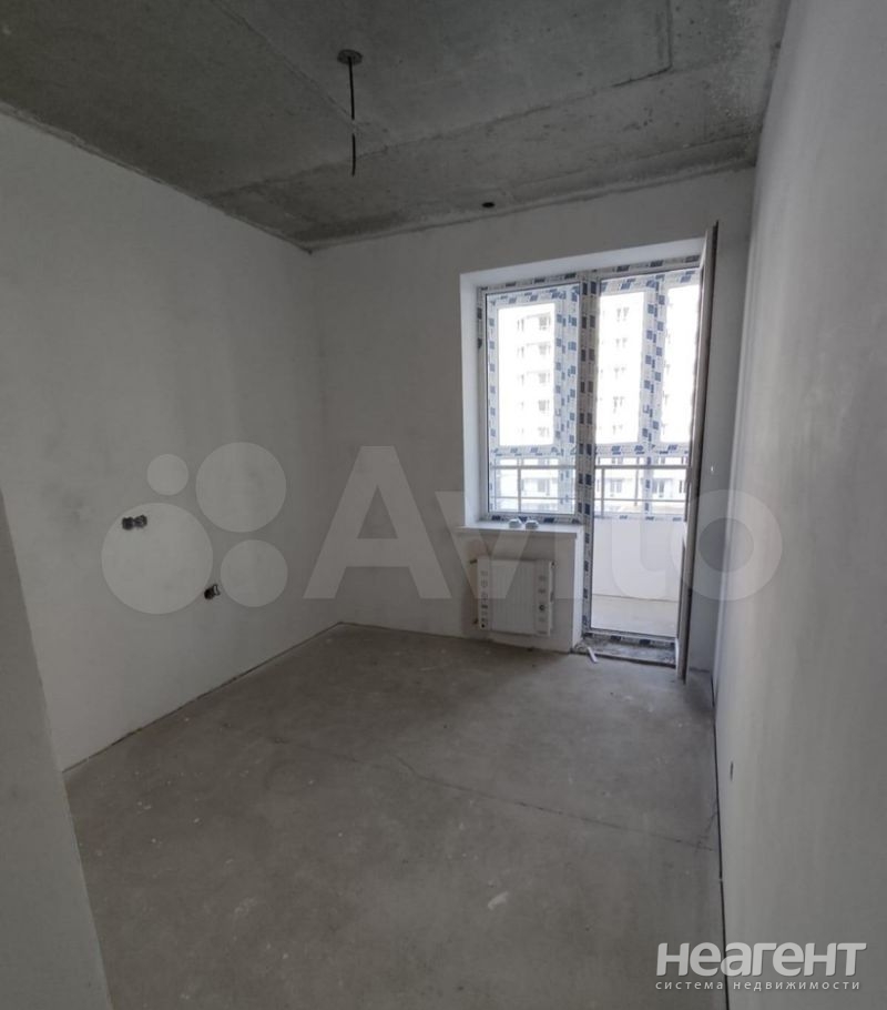 Продается 1-комнатная квартира, 42 м²