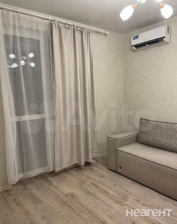 Продается 1-комнатная квартира, 37 м²