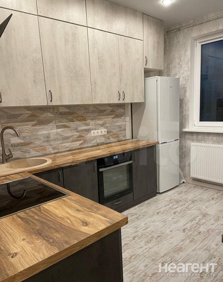 Продается 1-комнатная квартира, 37 м²