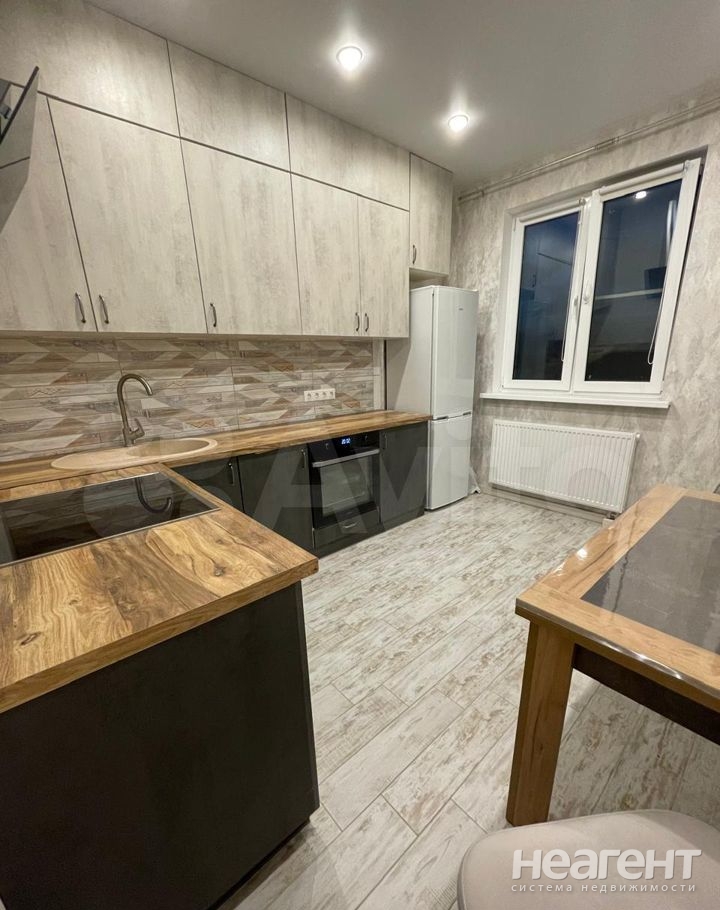 Продается 1-комнатная квартира, 37 м²