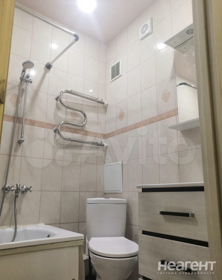 Продается 1-комнатная квартира, 42 м²