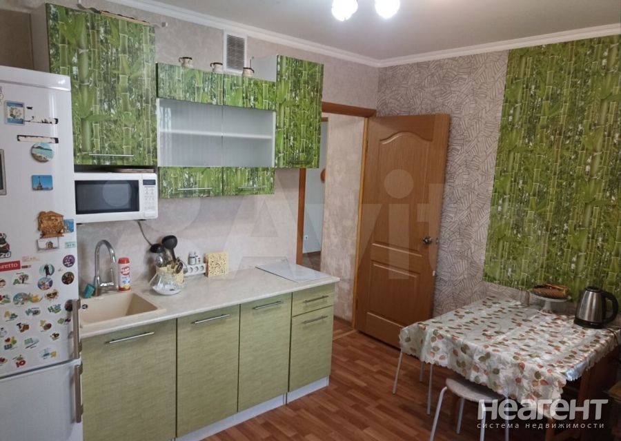 Продается 1-комнатная квартира, 42 м²