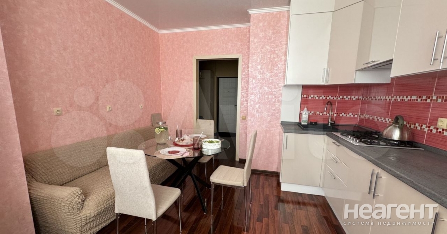 Продается 1-комнатная квартира, 46 м²