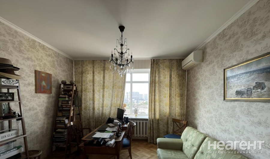 Продается Многокомнатная квартира, 250 м²