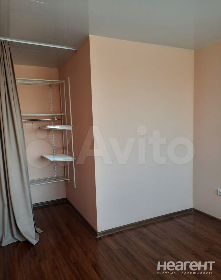 Продается 1-комнатная квартира, 42 м²