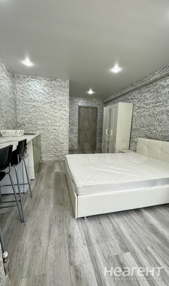 Продается Многокомнатная квартира, 77 м²