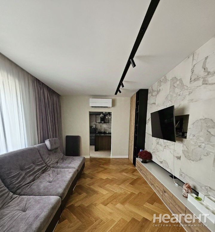 Продается 3-х комнатная квартира, 132 м²