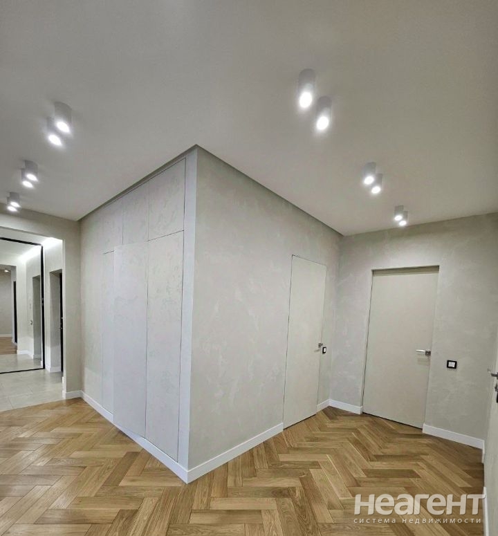 Продается 3-х комнатная квартира, 132 м²