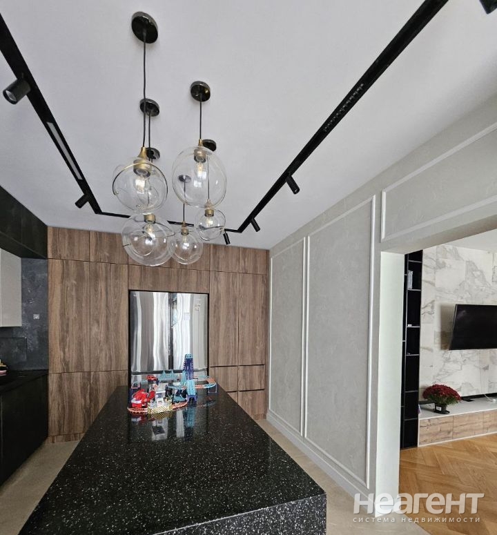 Продается 3-х комнатная квартира, 132 м²