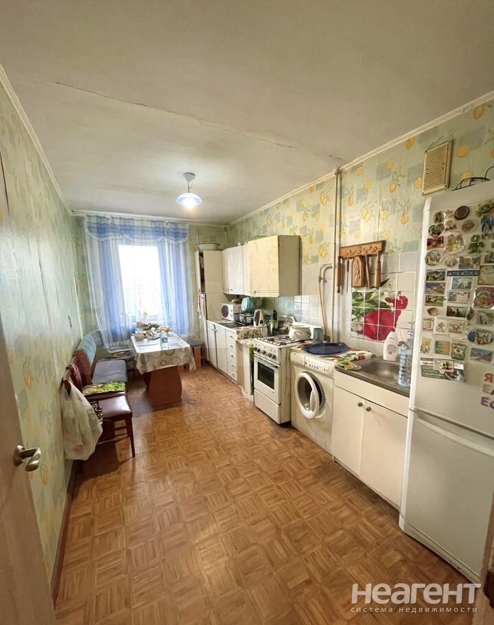 Продается Многокомнатная квартира, 80 м²