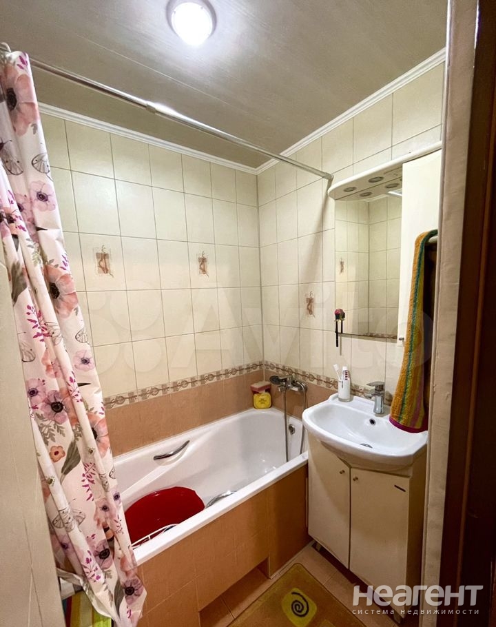 Продается Многокомнатная квартира, 80 м²