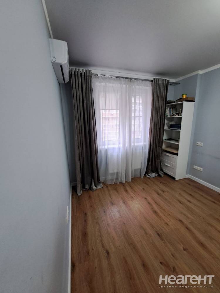 Продается 1-комнатная квартира, 37 м²